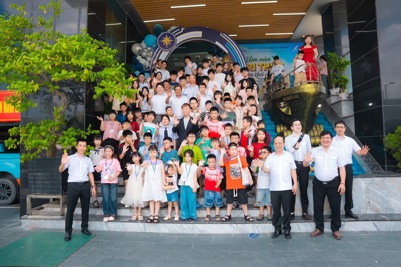 Ươm mầm tri thức – Vươn khơi ước mơ Công ty Cổ phần Hàng hải Liên Minh tuyên dương khen thưởng con cán bộ, nhân viên và thuyền viên đạt thành tích xuất sắc năm học 2025 -2026